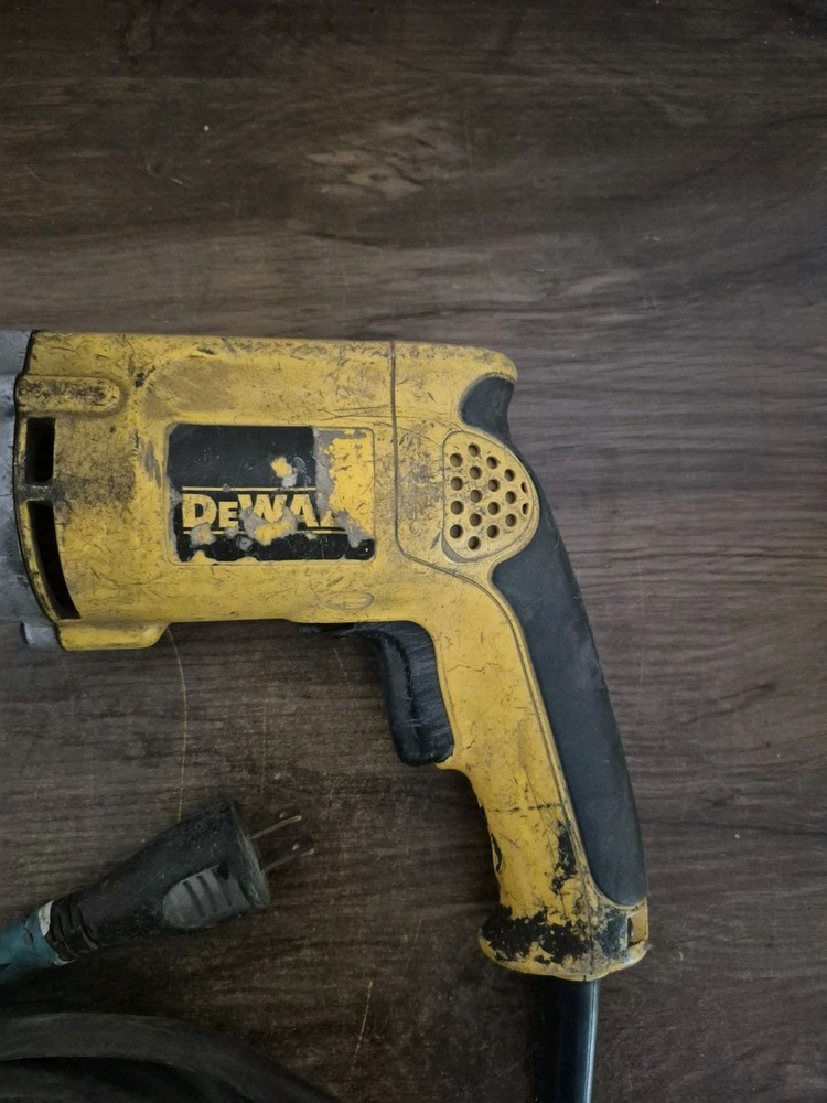 DeWalt DW268 Corded Variable Speed Reversing Versa-Clutch Screwdriver