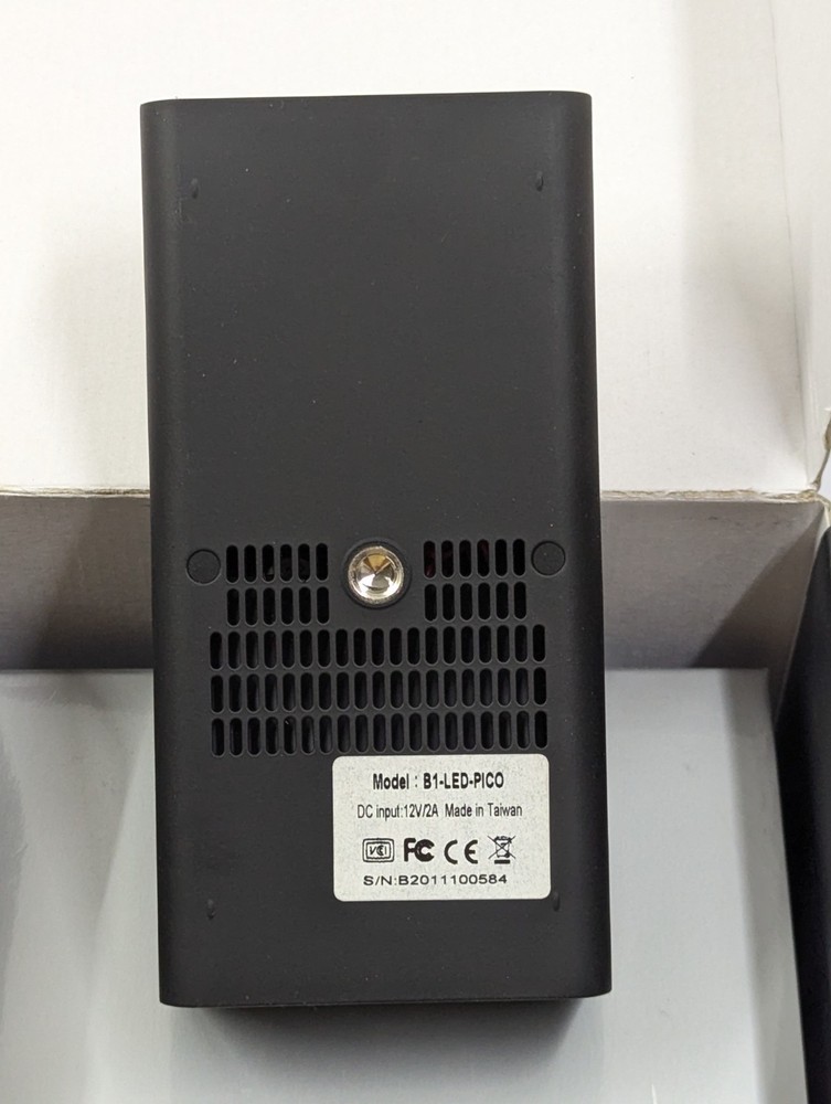 FAVI Mini LED Projector Business Edition