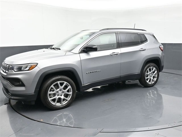Touch Up Paint for Jeep Compass with paint code PSC, Billet Silver. 1 oz.