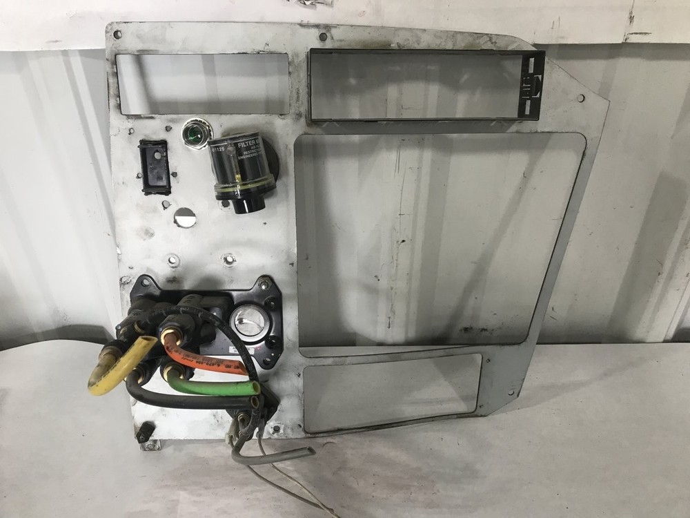 International 5500I GAUGE AND SWITCH Dash Panel - Used