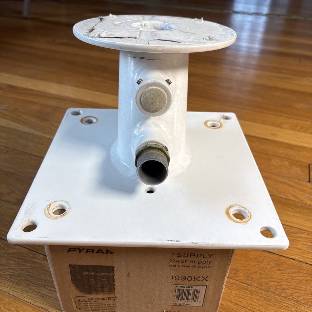 Forward Leaning 4 3/4” Radar Antenna Mount Good Condition