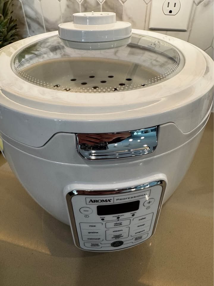 Aroma Professional Multicooker | Large | 20 cups || New || Open Box