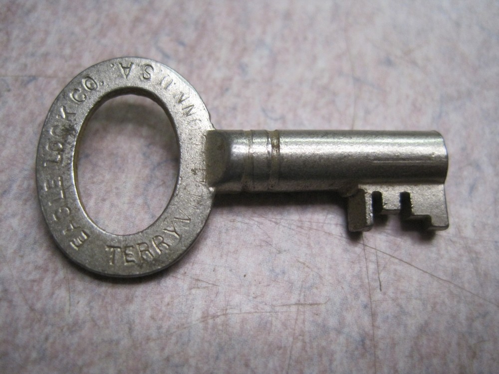 antique steamer trunk baggage luggage key eagle # r padlock lock hardware