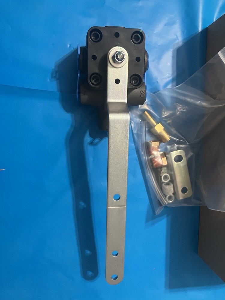 VS228 Height Control Leveling Valve with Dump ref: Hendrickson 171.H185K