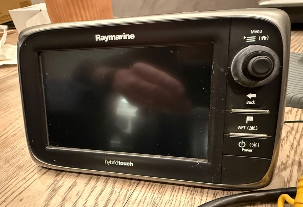Raymarine E7 Hybridtouch 7" Touchscreen Gps Chartplotter MFD