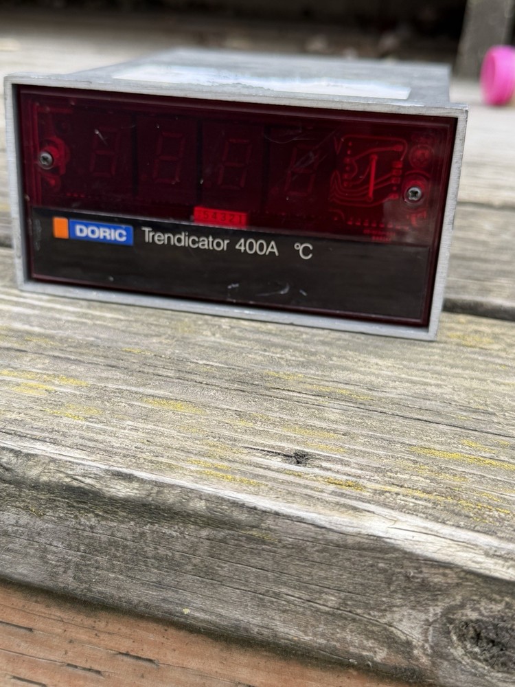 Doric Trendicator 400A Digital Temperature Indicator USED