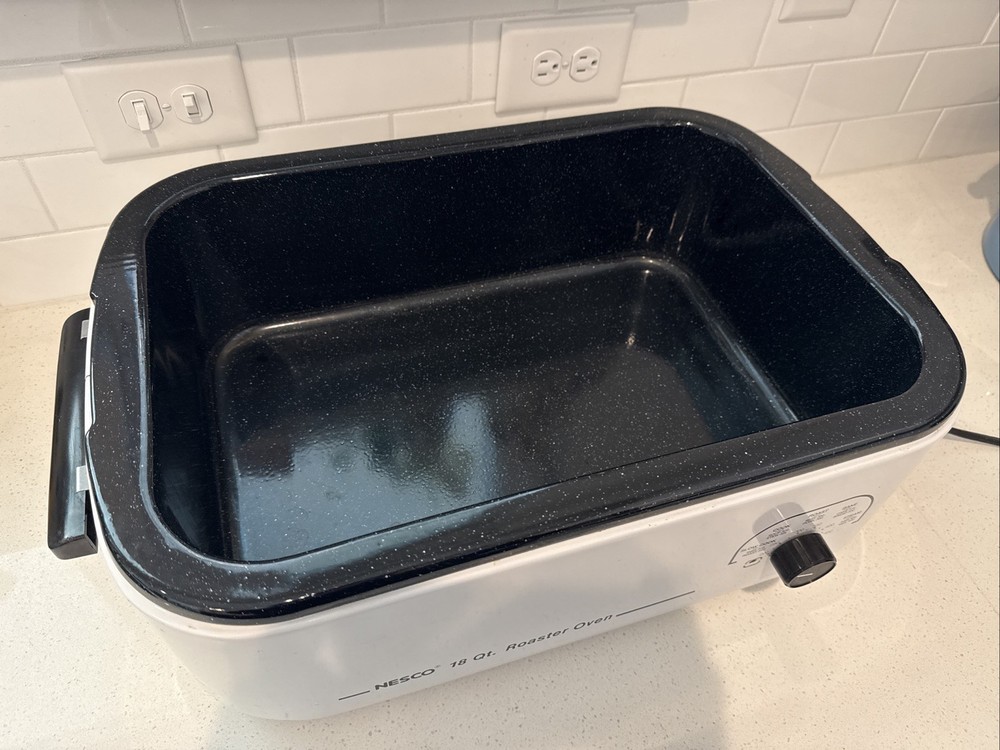 Nesco 18-Quart Roaster Oven 4208-14 White Non Stick Interior - Tested & Working