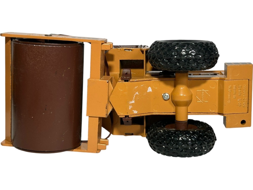 VTG Conrad Case 1102 Compactor 1:35 Scale Model 2703 West Germany