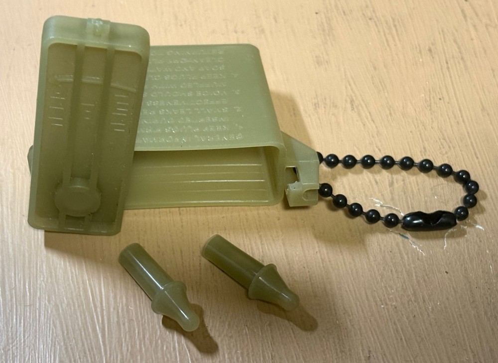 US Army Plastic Ear Plug Case, Rectangular with Ear Plugs