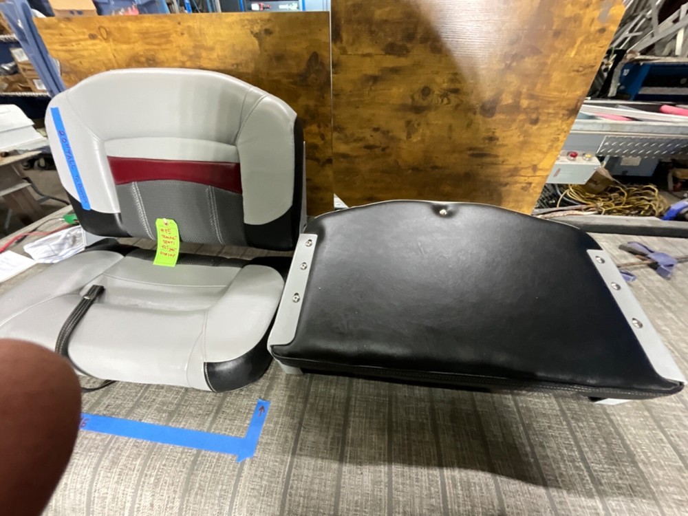 tracker bass boat seats ,oem
