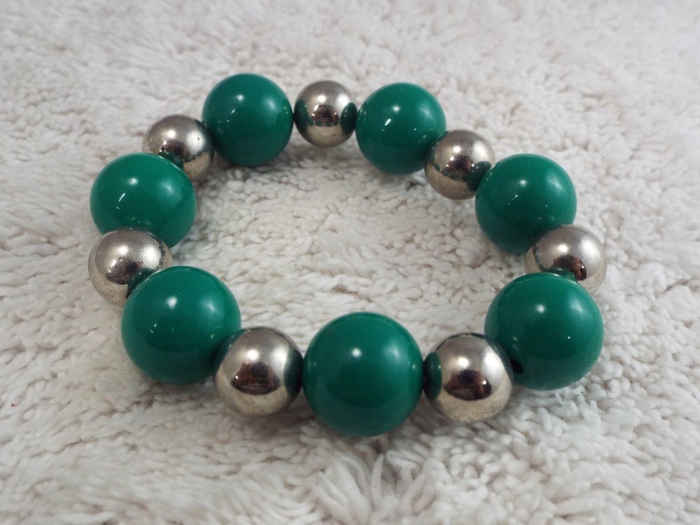 Silvertone Green Bead Stretch Bracelet (A49)