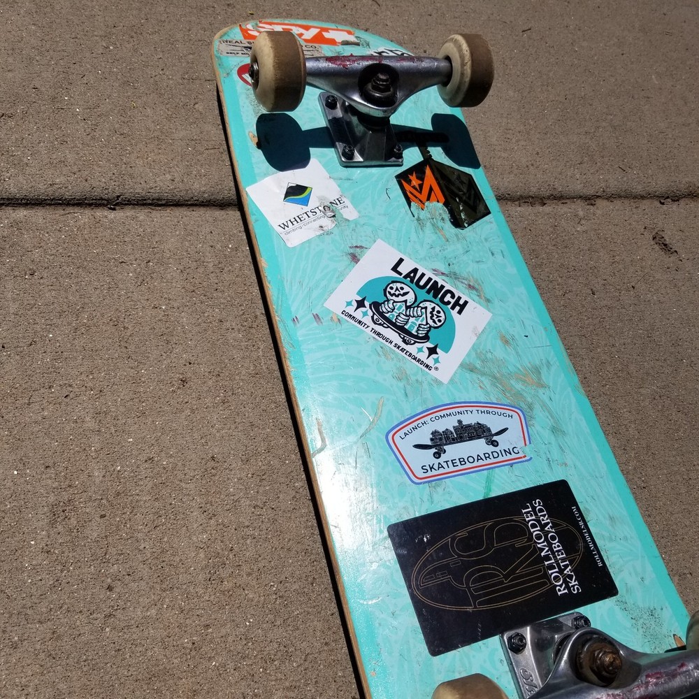 Skateboard 8" X 32"Complete Mini Logo? Slant Trucks
