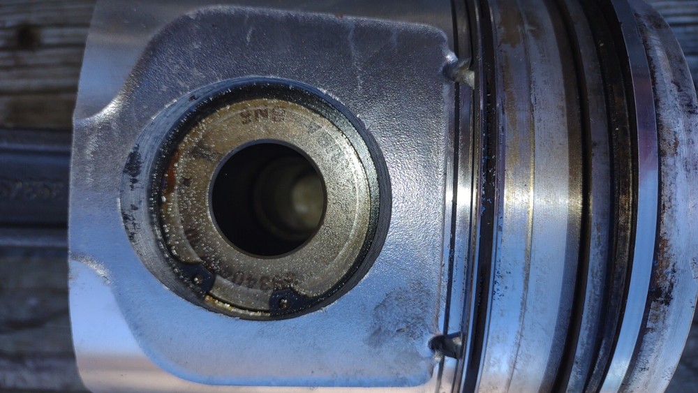 Cummins ISC 8.3CR Connecting Rod and Piston no5