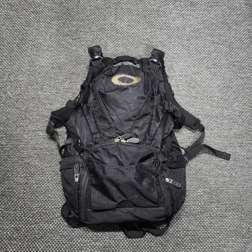Oakley Utility Icon Backpack Used, Multiple Compartments Official