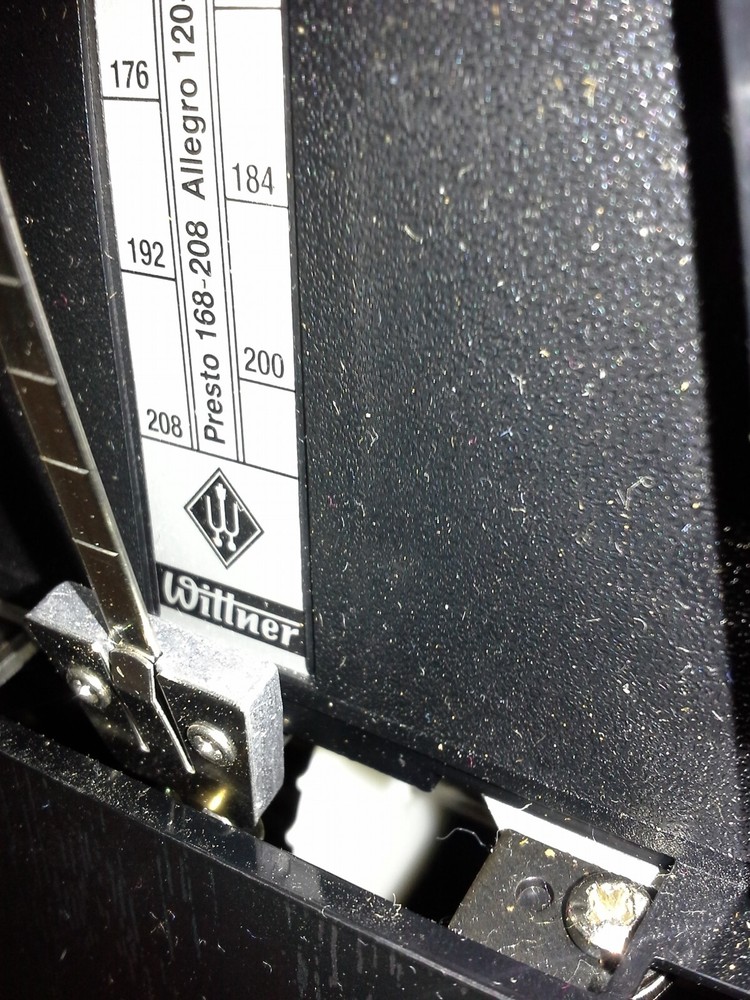 vintage. Wittner Plastic wind-up Black Metronome. Missing front Cover. Beautiful