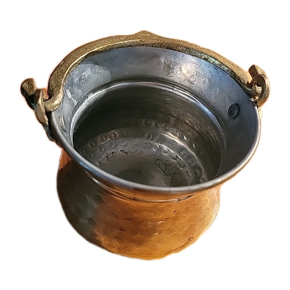 VINTAGE HANDMADE HAMMERED BRASS KITCHENWARE COOKING CAULDRON, TIN LINING, 4"