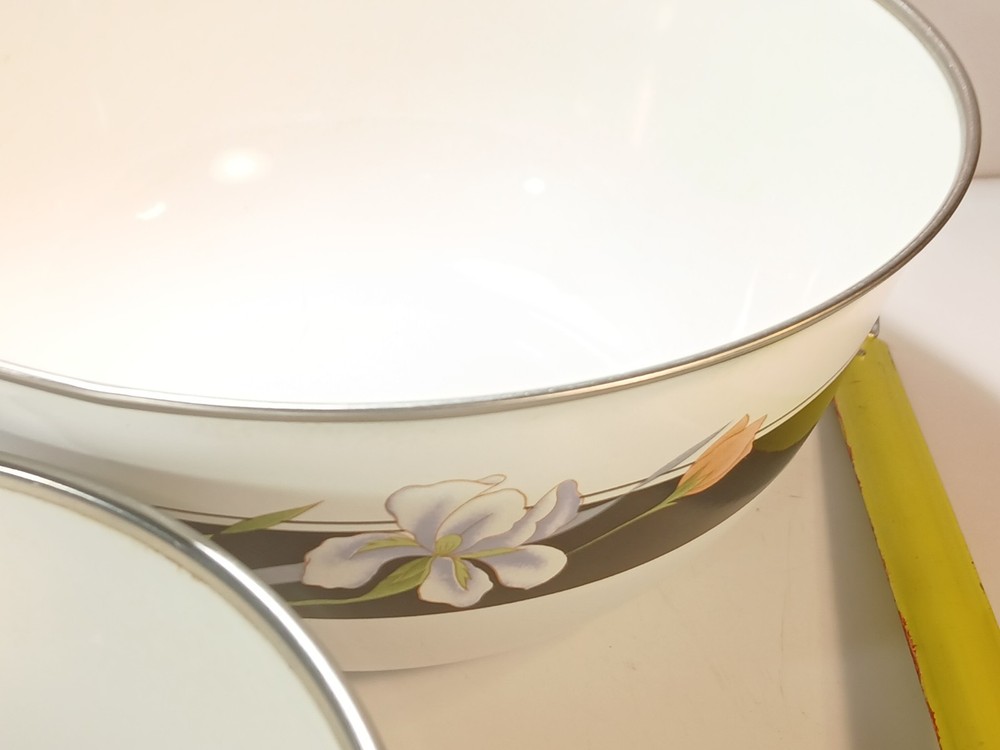 Vintage Enamelware Set Sanyo Cookware Set 3 Bowls + Lids Iris Pattern