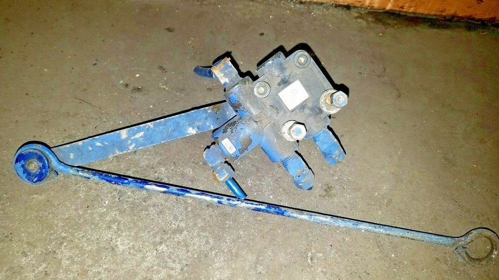 FREIGHTLINER LEVELING VALVE 16-14530-000