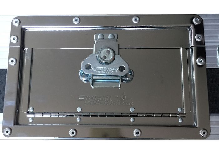 Technics SL-DZ 1200 CD Player DJ Swan Flight Case (Hex)