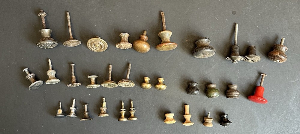 DS-272 THIRTY TWO (32) Antique Vintage Assorted Drawer Pulls Knobs