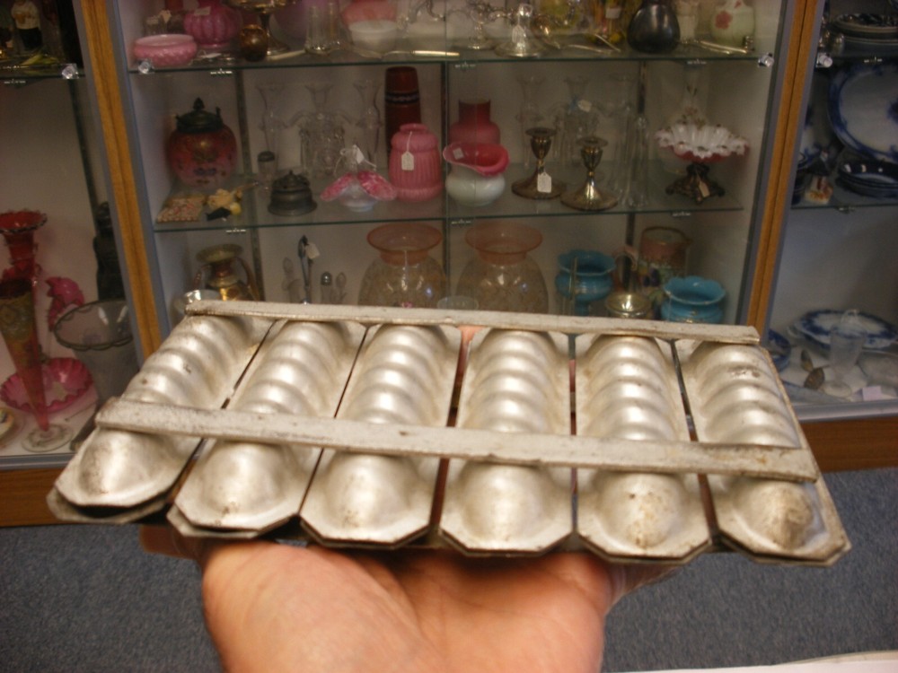 Antique Vtg Primitive Chocolate Candy Mold