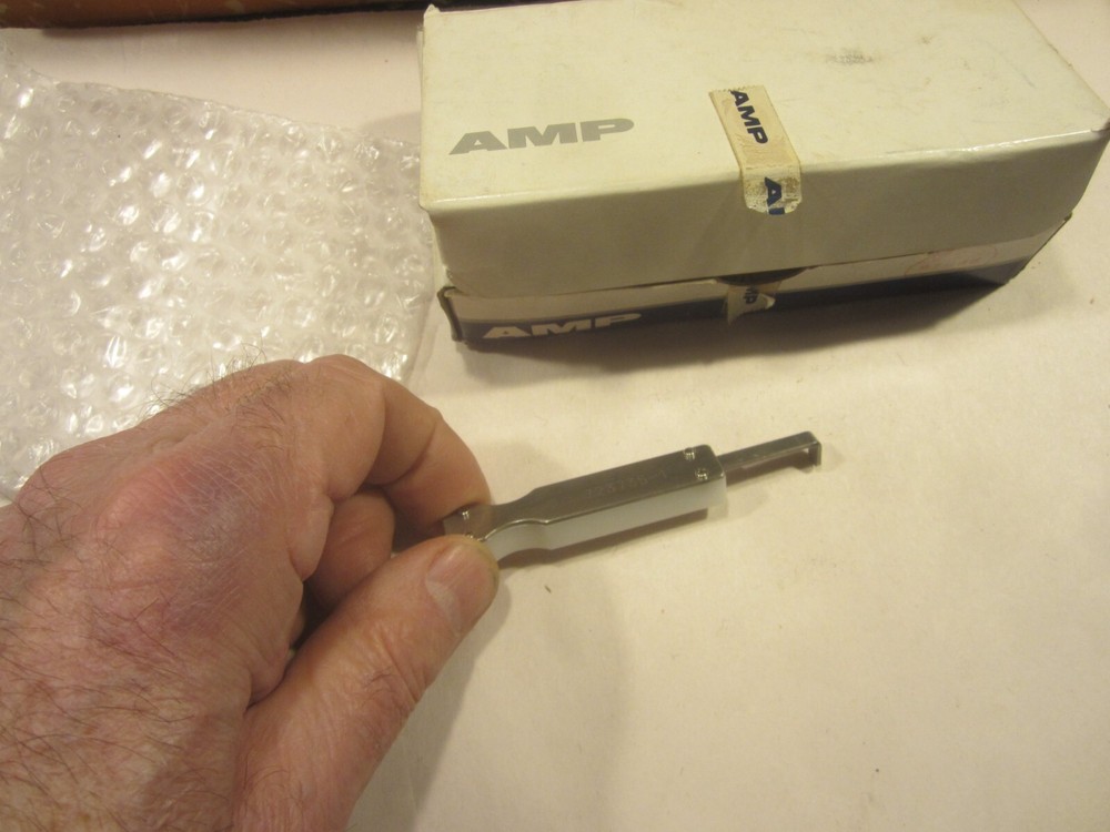 AMP 723735 Pin Extractor Tool