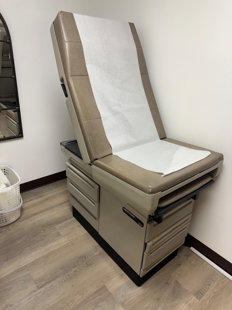 Midmark Ritter 404 Exam Table - BEAUTIFUL!!!!