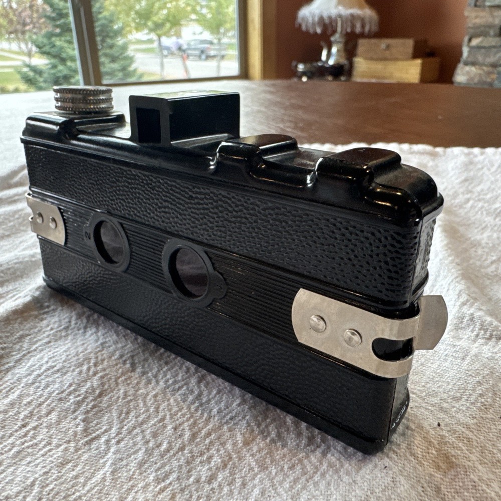 Vintage Mar-Crest Camera Plastic Camera, Untested