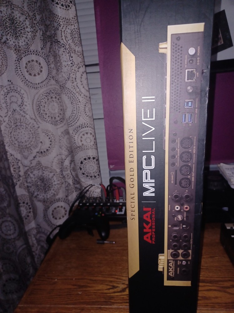 Akai Professional MPC Live Sampler - Gold