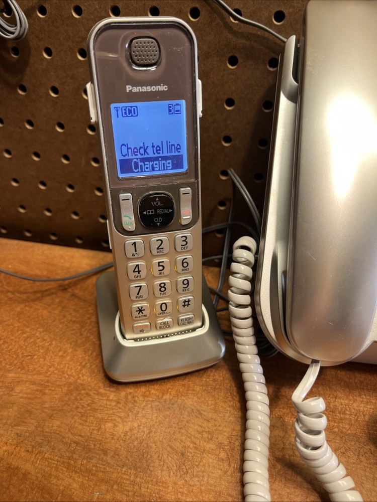 Panasonic 4 Handset Cordless Phone System w/ Answering Machine Base Tested