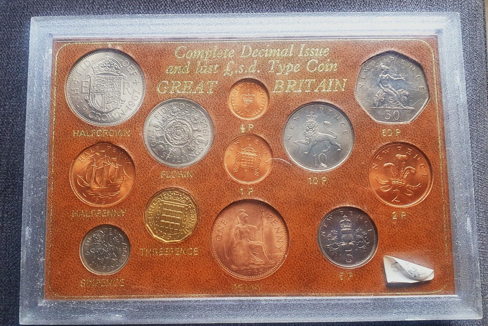 BUNDLE OF BRITISH COINS