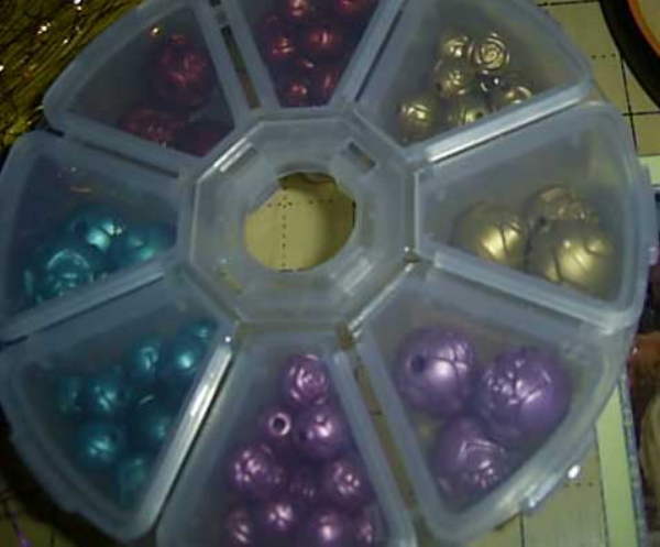 Plastic Container 8 section Organizer Round 4" x 1" inch EMPTY 8 Individual lid
