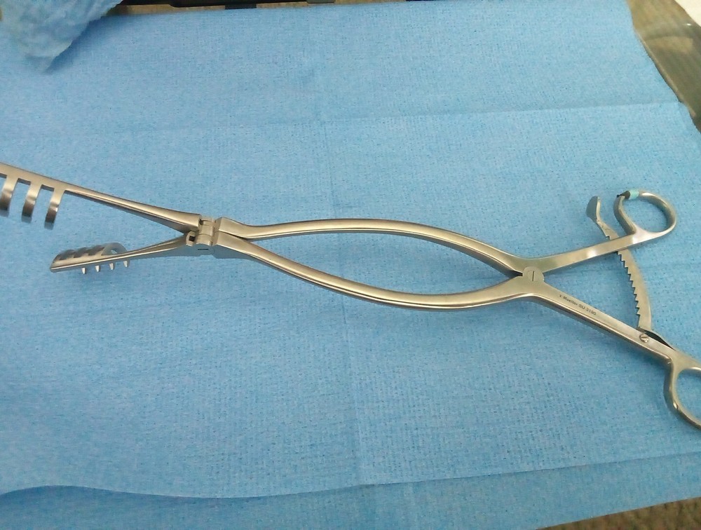 V. Mueller SU3190 Beckman Goiter Retractor
