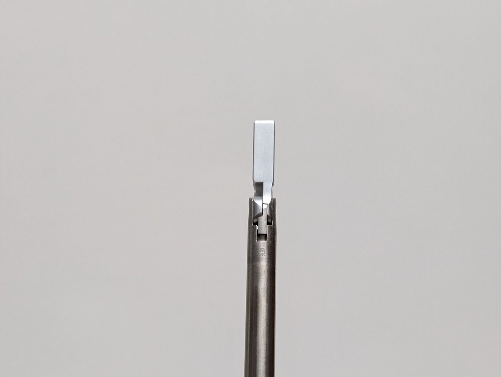 DAVOL 5875000 Grasper (USED).