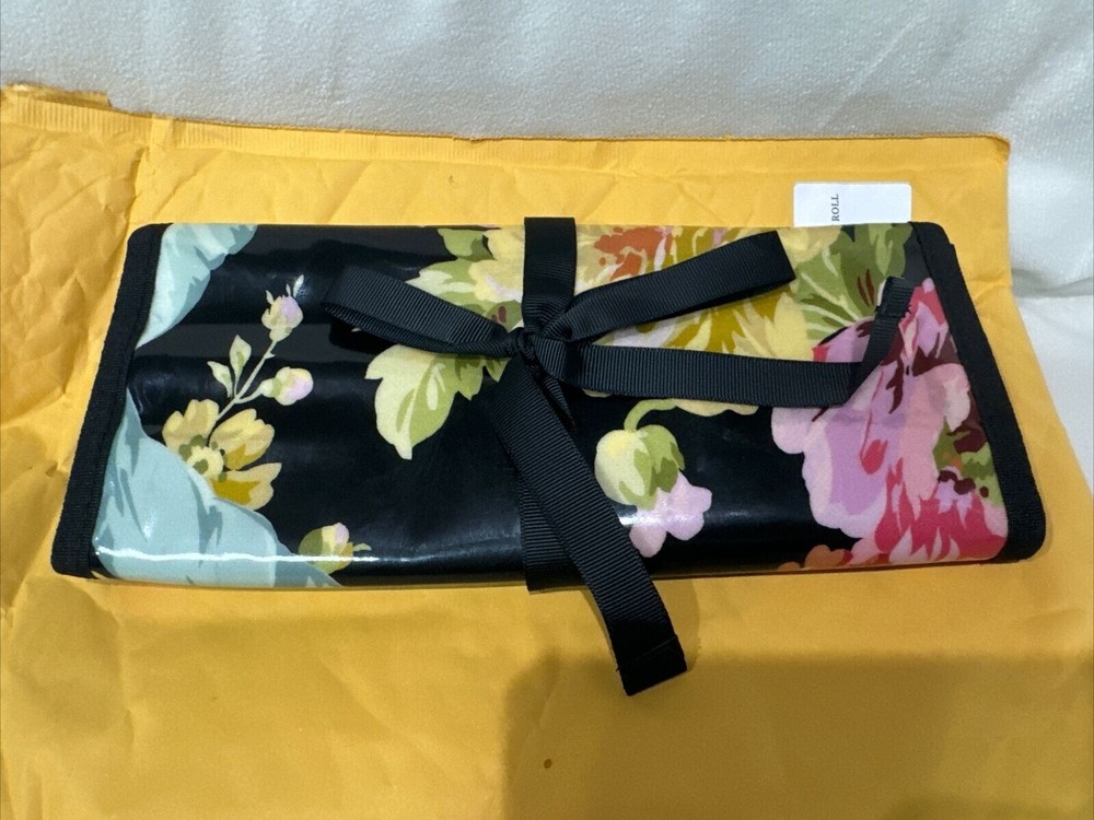 Anna Griffin Rose Black Craft Essential Storage Roll new