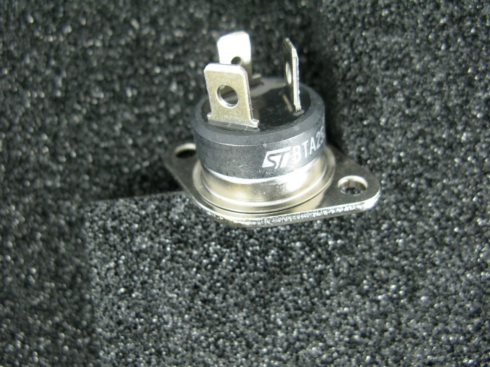 (1) ST MICROELECTONICS BTA25-600A 30A 600V TRIAC PNPN