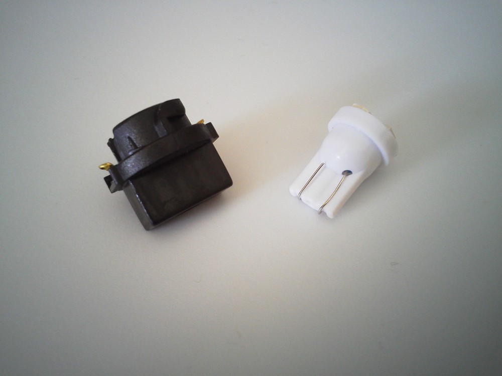 Mercury 10 White 4 LED Dashboard Instrument Panel Indicator Light Bulb Socket