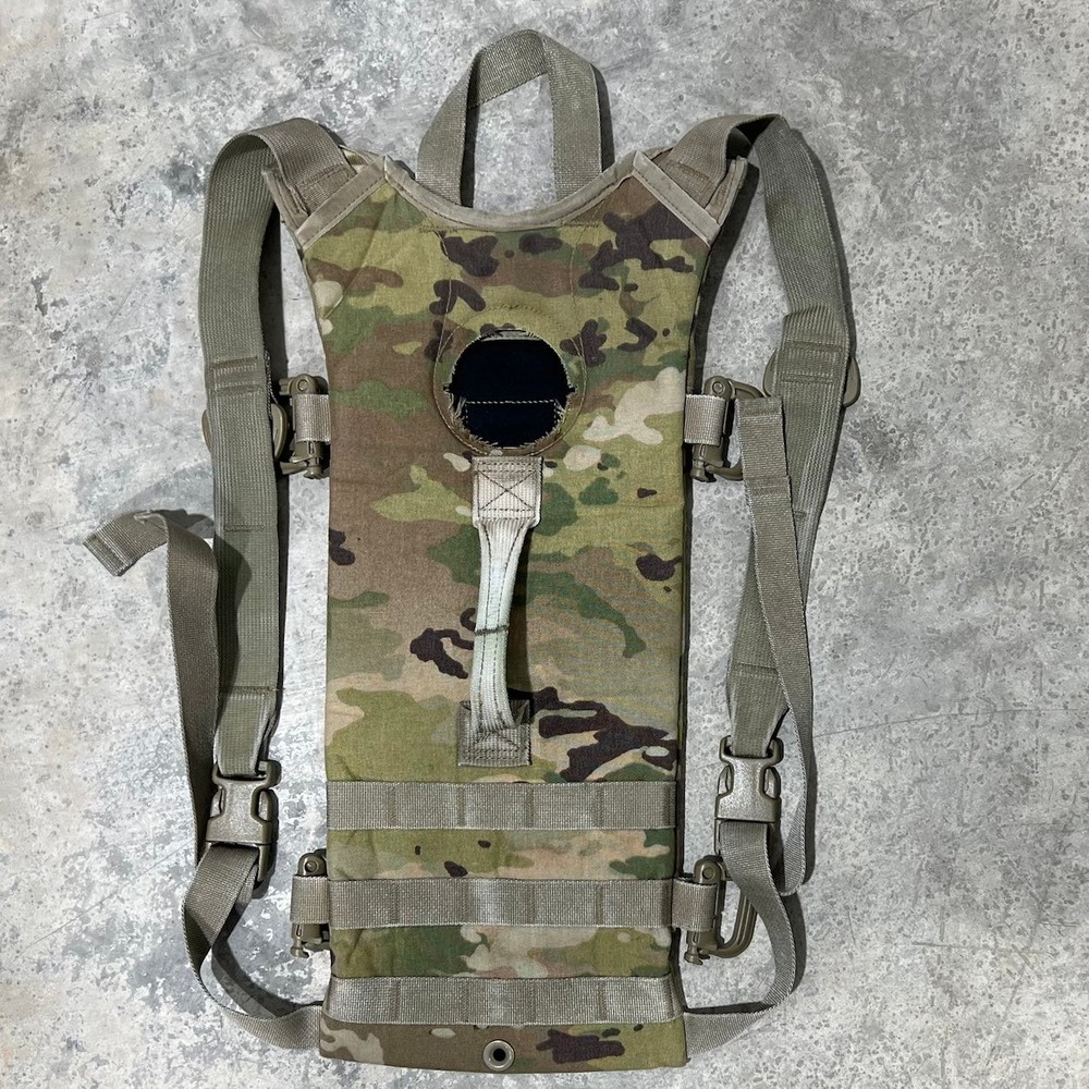 US Military MOLLE II Hydration Carrier - Multicam Pattern