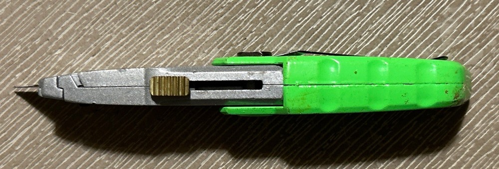 Stanley folding utility knife green 10-823