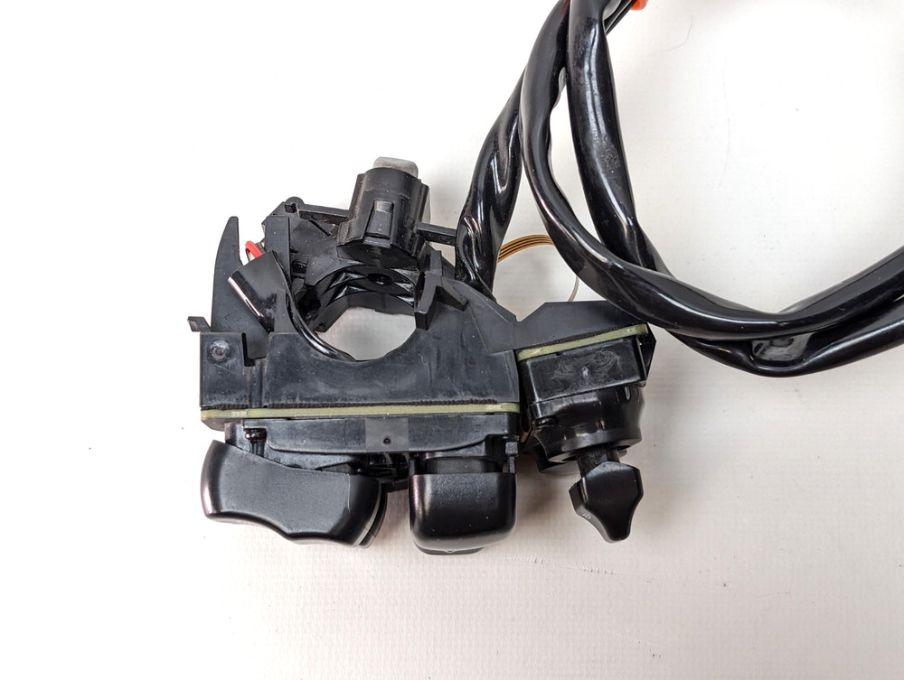 2021-2025 Harley-Davidson Road King Left Switch Pack Handlebar Control 71500568