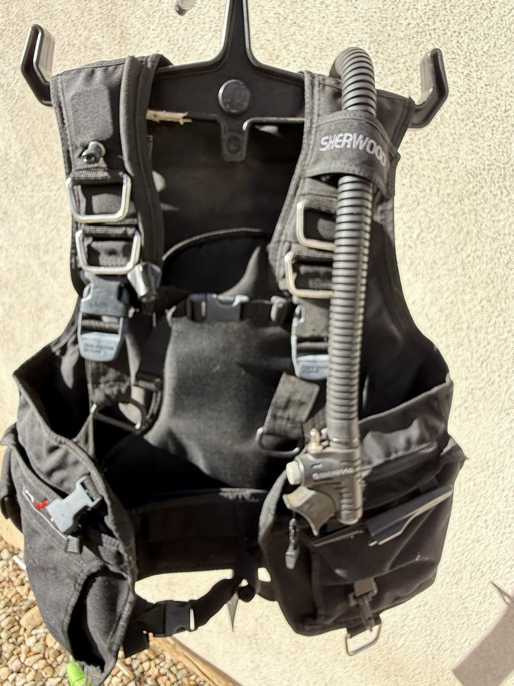 Sherwood Avid Scuba BCD – Size Medium – Jacket Style – Great Condition