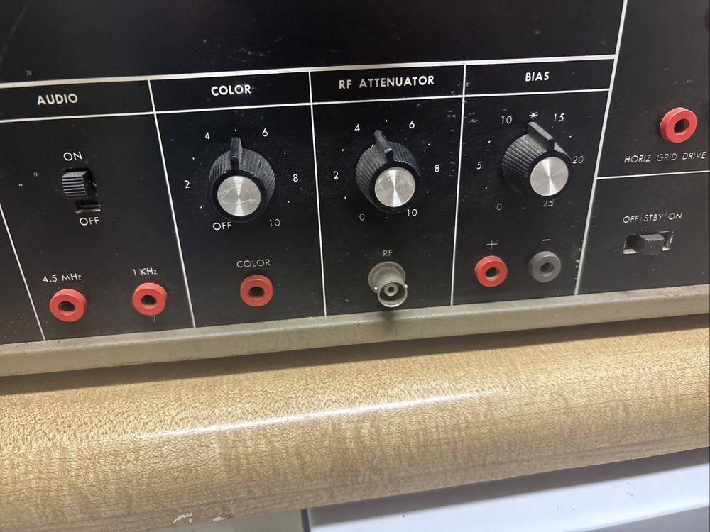 B&K 1968 Precision Model 1077B Television Analyst Powers On!