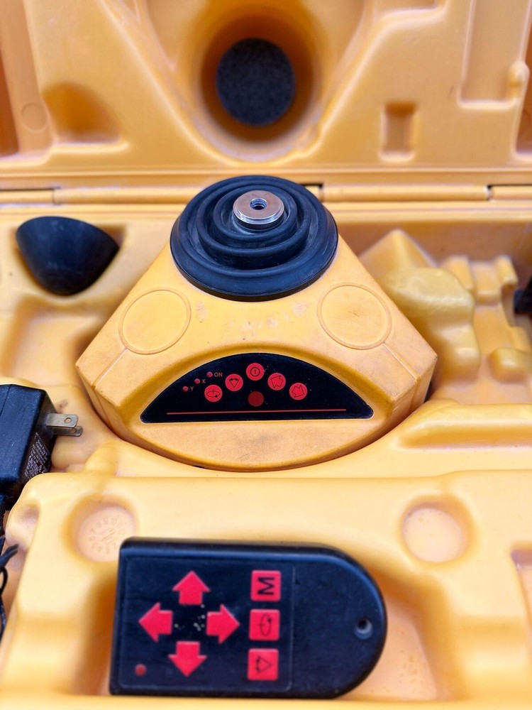 SPECTRA LASER LEVEL PRECISON WITH REMOTE & CASE