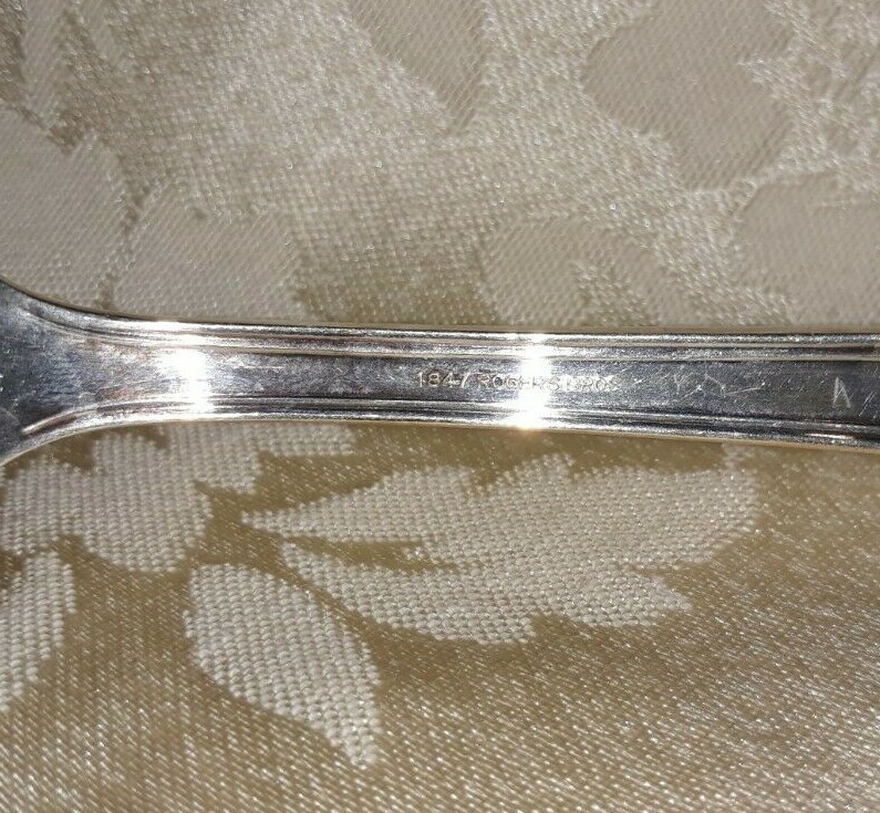 Vintage 1847 Rogers Bros ANNIVERSARY Pattern Silver Plated Serving Fork