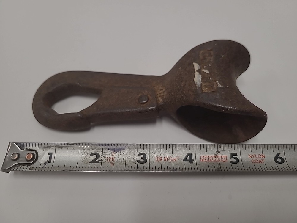 Antique Yankee Clasp Rope Guide