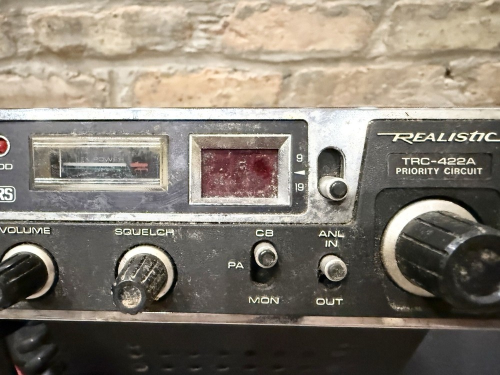 Radio Shack Realistic TRC-422A CB Unit With Dynamic Microphone