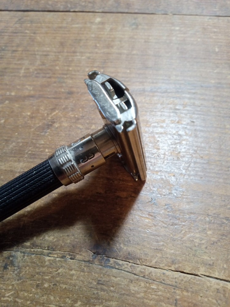 VINTAGE GILLETTE BLACK HANDLE SLIM ADJUSTABLE DATE CODE S-1 GOOD CONDITION 1972