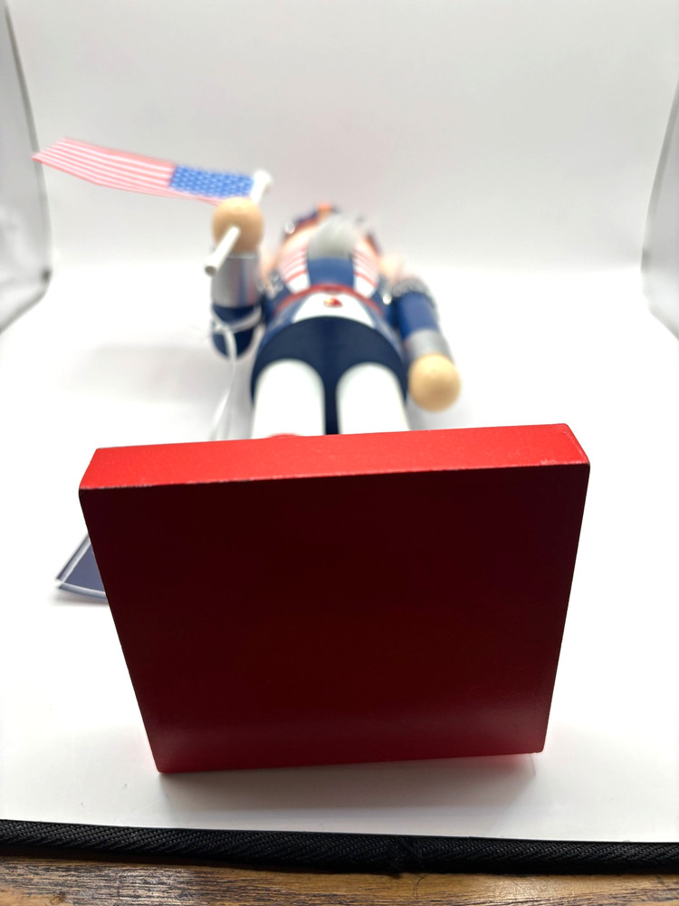 Martha Stewart NUTCRACKER WITH AMERICAN FLAG &UNIFORM