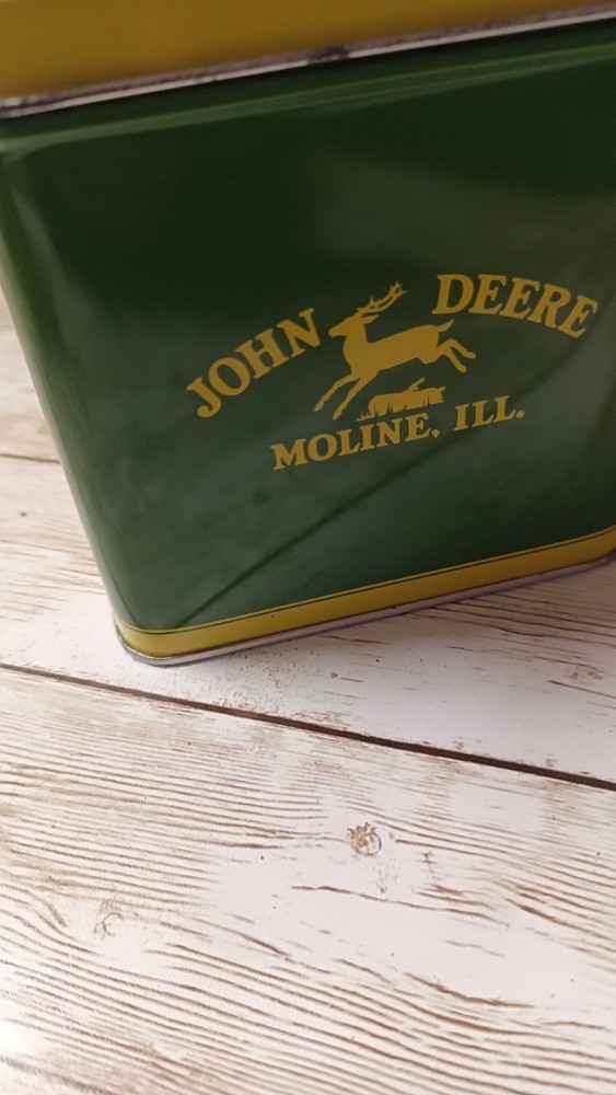 2005 John Deere Square Tin with lid