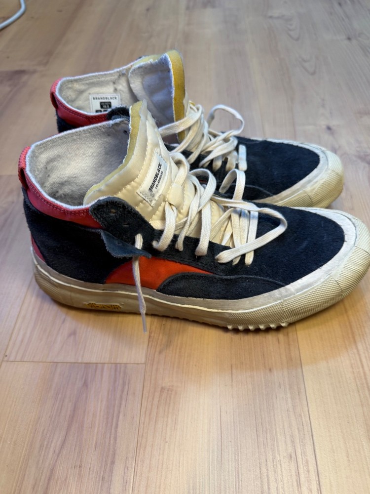 Brand Black Capo Dirty, good condition